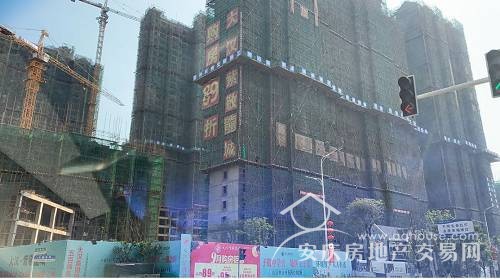 二手房市場，櫻桃也跑了一下，因?yàn)橛旰^(qū)算老城區(qū)，樓梯房特別多，所以品質(zhì)電梯小區(qū)的價(jià)格和樓梯房還是相差挺大的，很多2010年蓋的房子還是樓梯房，這在一二線城市幾乎不太可能了，而且樓梯房三樓以下和五六樓市場完全是天壤之別，所以價(jià)格也便宜。
