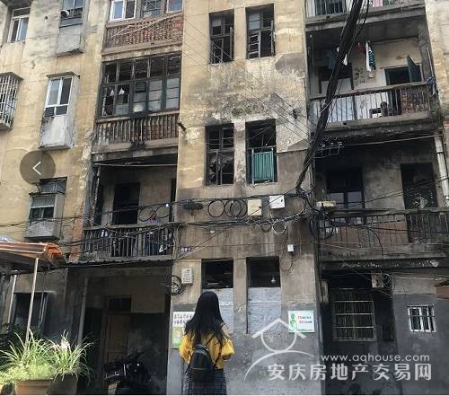 附近恒大的一個(gè)盤說是打8折，但打完精裝修還要7200-7500元/平米，學(xué)區(qū)也不好，賣的好不好可想而知。